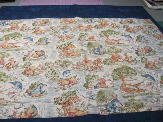 Quilt- Small Pooh cover quilt size 30" x 46"